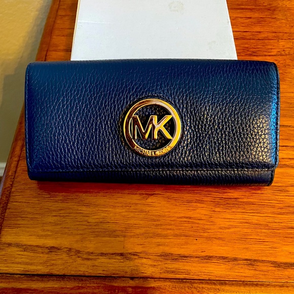 Michael Kors Fulton Flap Continental Wallet NWOT 8 X 4 - Picture 1 of 10